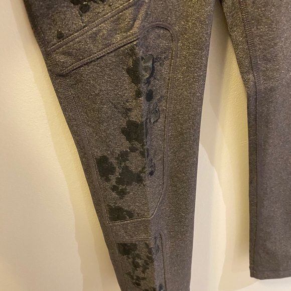 Lulu limited edition yoga grip crop size 4 - Picture 2 of 5